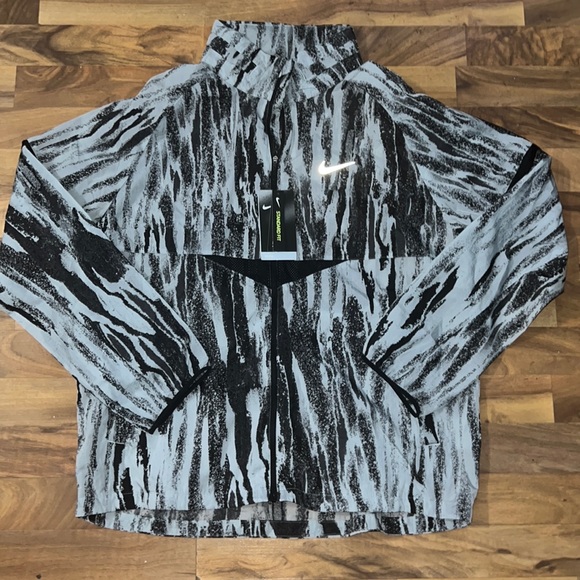 Nike Jackets & Coats New Nike Windrunner Wild Run Men Running